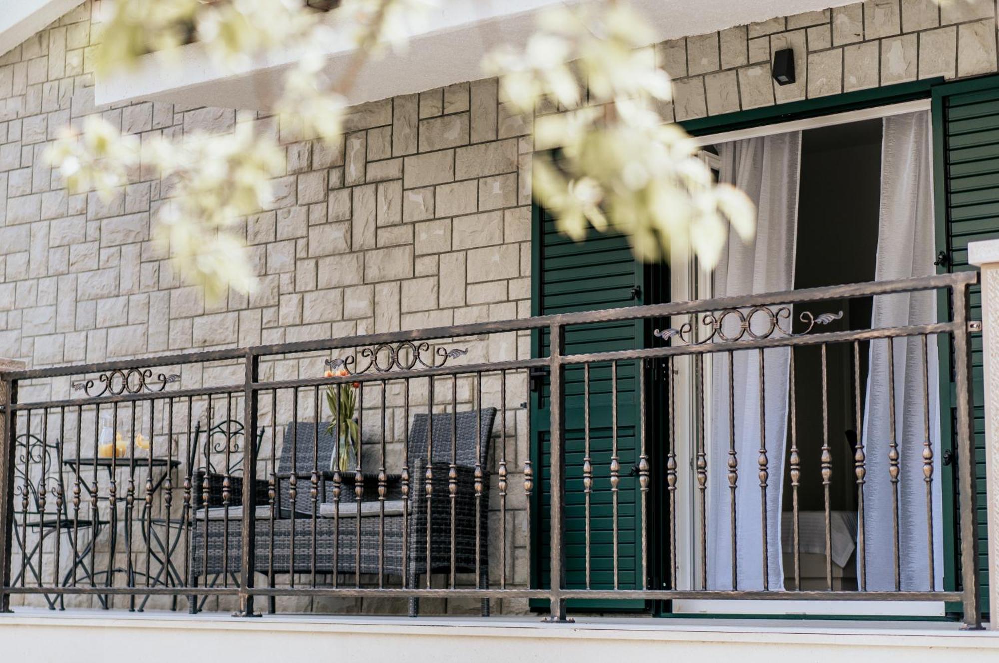 Villa Amore Brela Exterior photo